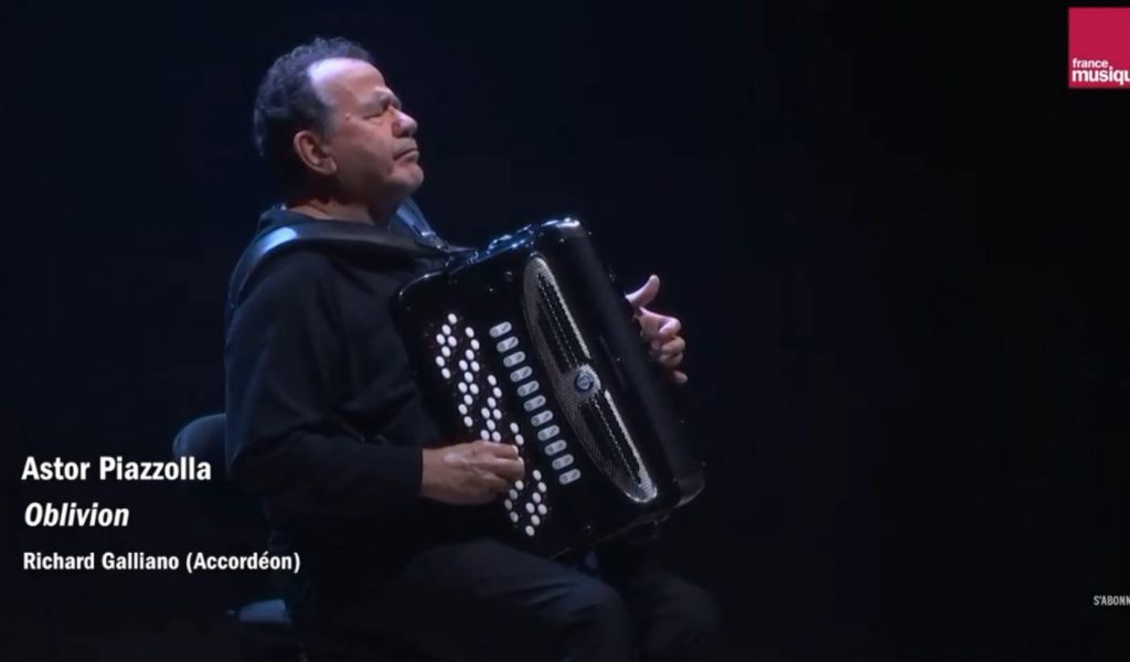 Richard Galiano interprête Oblivion de Astor Piazola (2'45'')