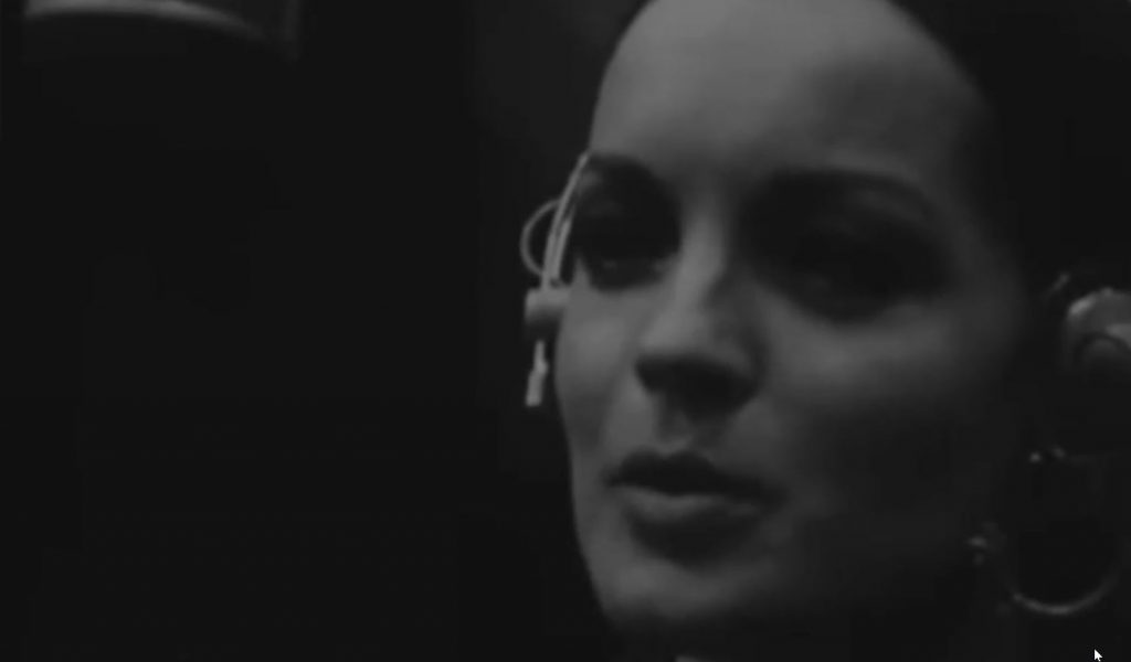 Romy Schneider et Michel Picolli 
chantent les choses de la vie. (2'50'')